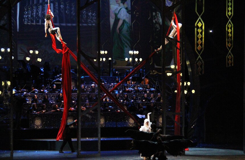 На ВВЦ состоялся "Рождественский вальс" 12 фото