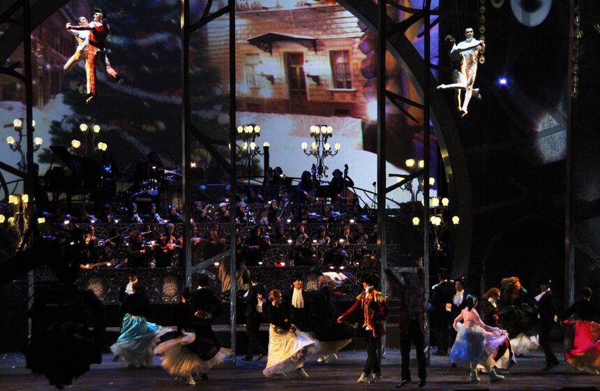 На ВВЦ состоялся "Рождественский вальс" 23 фото