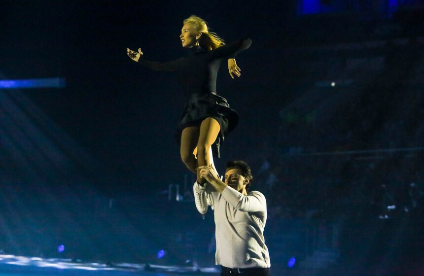 Во дворце спорта "Мегаспорт" состоялось шоу "Влюбленные в фигурное катание" 11 фото