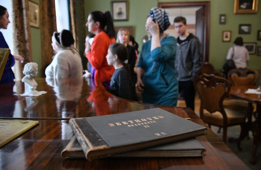 Бахрушинский музей организовал культурную программу для беженцев из Донбасса 10 фото