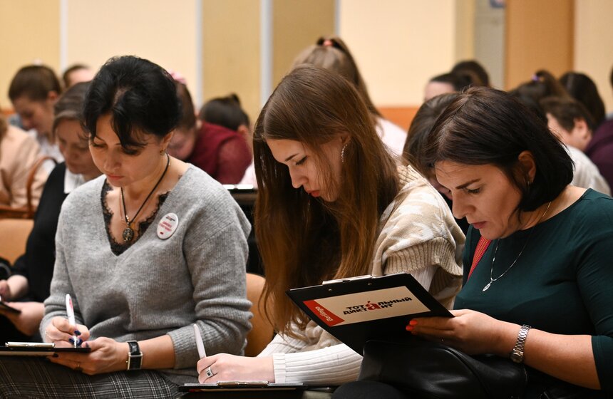 Акция "Тотальный диктант" прошла в 500 населенных пунктах России 38 фото