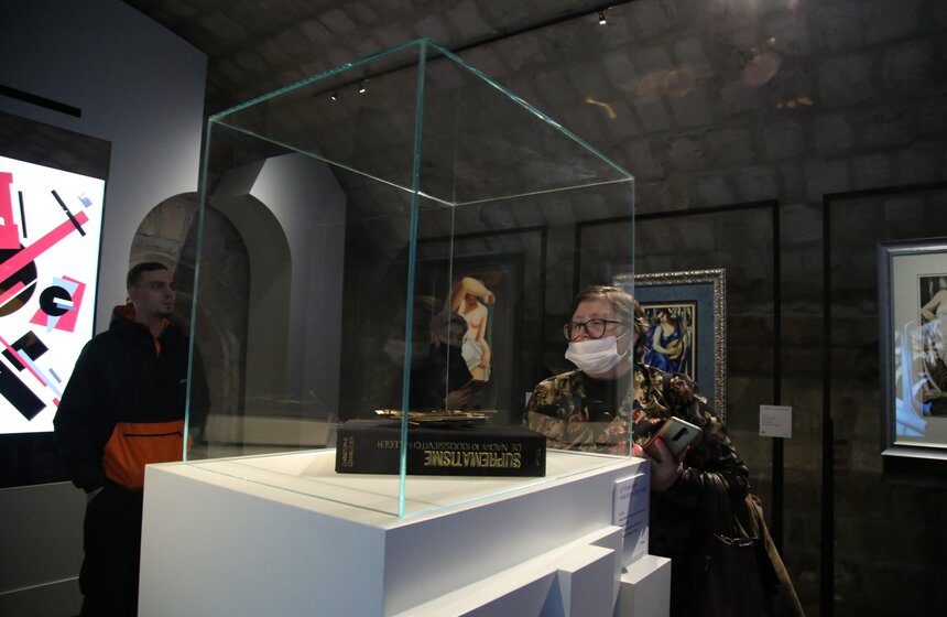 В "Зарядье" открылась выставка "Амазонки русского зарубежья" 13 фото