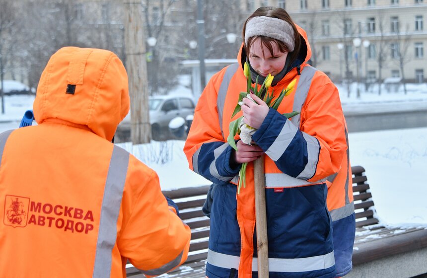 В столичном департаменте ЖКХ поздравили с 8 Марта сотрудниц городского хозяйства 10 фото