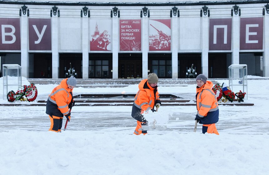 В столичном департаменте ЖКХ поздравили с 8 Марта сотрудниц городского хозяйства 20 фото