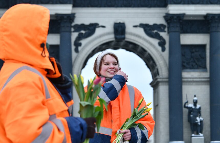 В столичном департаменте ЖКХ поздравили с 8 Марта сотрудниц городского хозяйства 11 фото