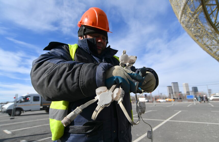 На Поклонной горе демонтировали новогодний шар 9 фото