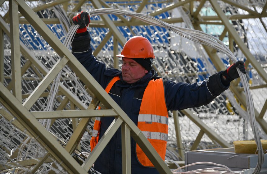 На Поклонной горе демонтировали новогодний шар 6 фото