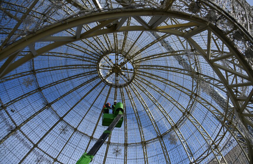 На Поклонной горе демонтировали новогодний шар 3 фото