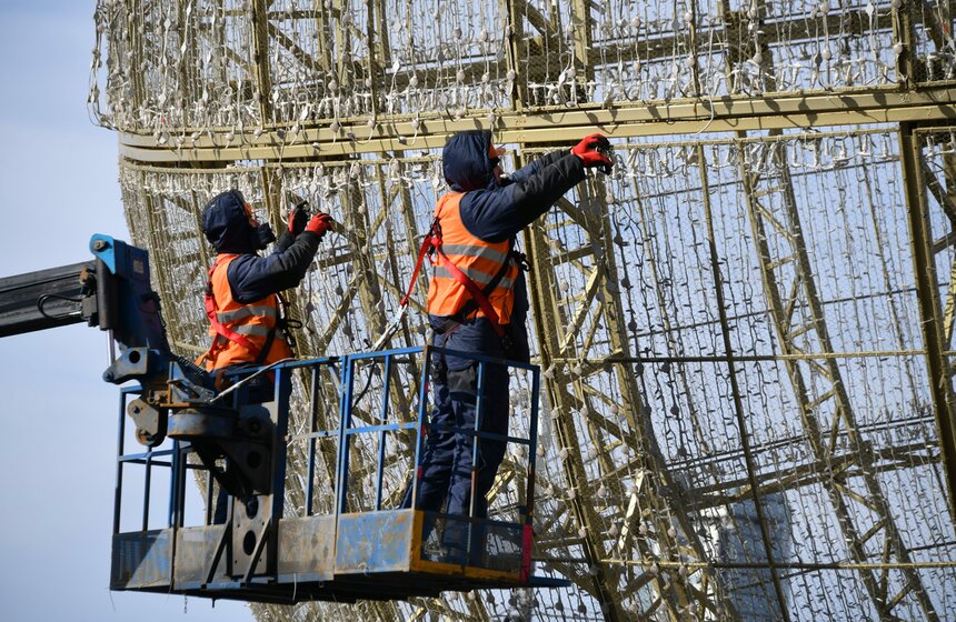 На Поклонной горе демонтировали новогодний шар 8 фото