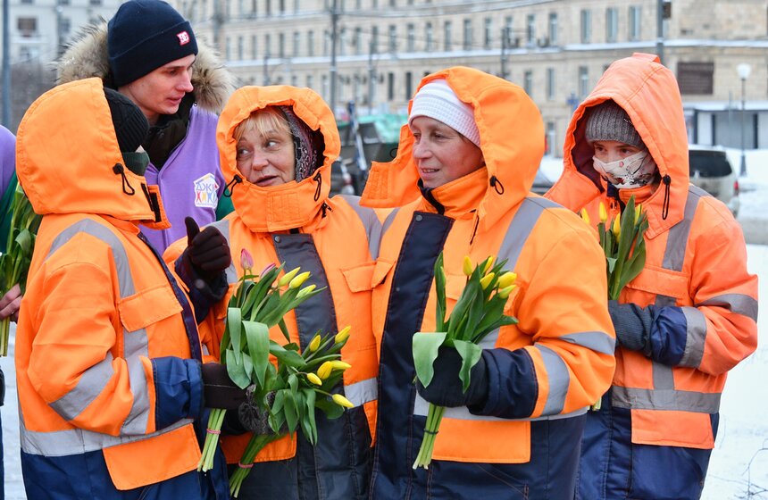 В столичном департаменте ЖКХ поздравили с 8 Марта сотрудниц городского хозяйства 13 фото