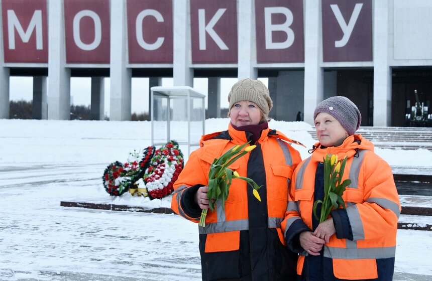 В столичном департаменте ЖКХ поздравили с 8 Марта сотрудниц городского хозяйства 25 фото