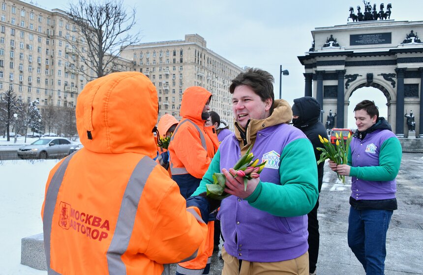 В столичном департаменте ЖКХ поздравили с 8 Марта сотрудниц городского хозяйства 7 фото