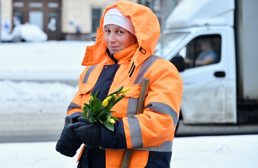 В столичном департаменте ЖКХ поздравили с 8 Марта сотрудниц городского хозяйства 5 фото