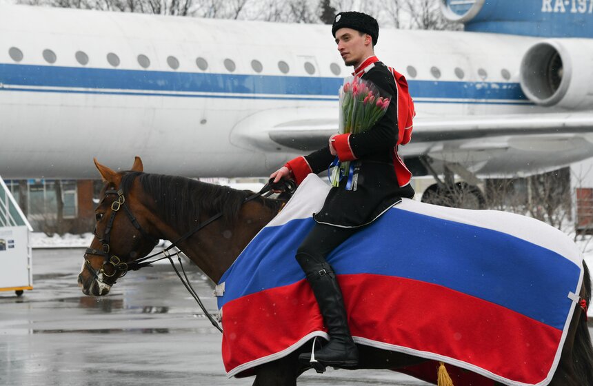 Всадники Кремлевской школы верховой езды поздравили женщин с 8 марта 10 фото