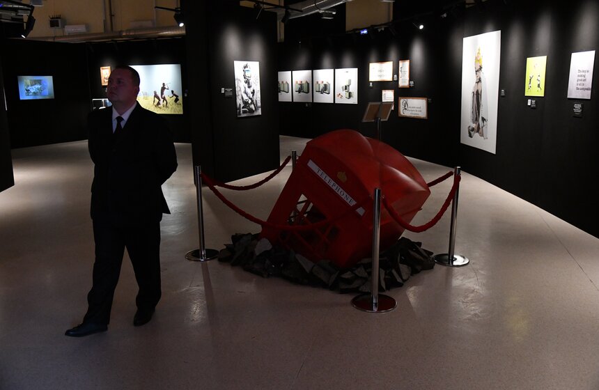 Выставка "Найти Бэнкси" проходит на ВДНХ 26 фото