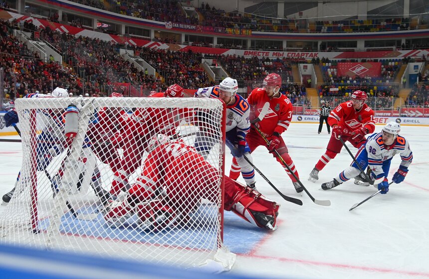 СКА вышел вперед в серии второго раунда плей-офф КХЛ со "Спартаком" 17 фото