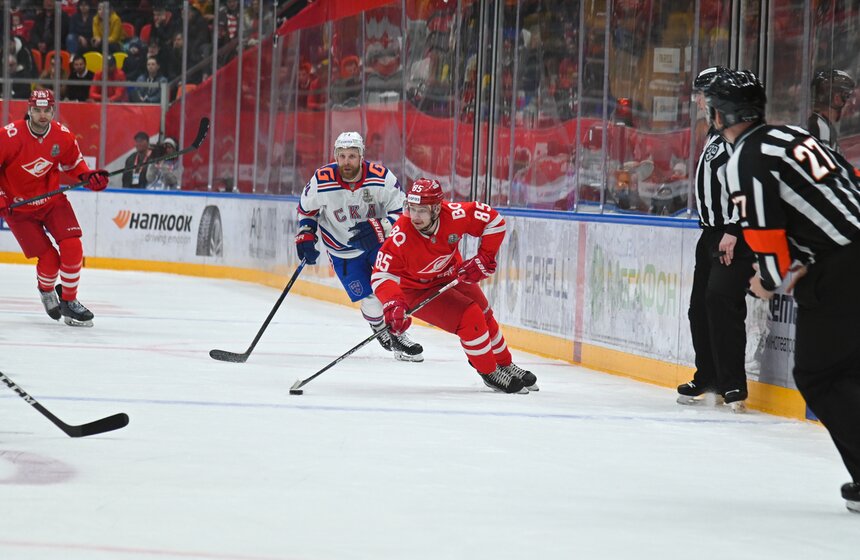 СКА вышел вперед в серии второго раунда плей-офф КХЛ со "Спартаком" 19 фото