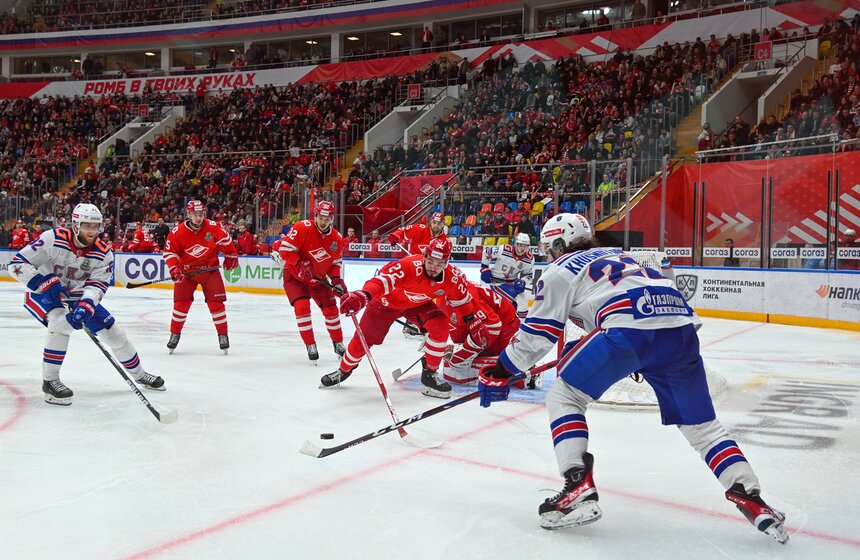 СКА вышел вперед в серии второго раунда плей-офф КХЛ со "Спартаком" 15 фото