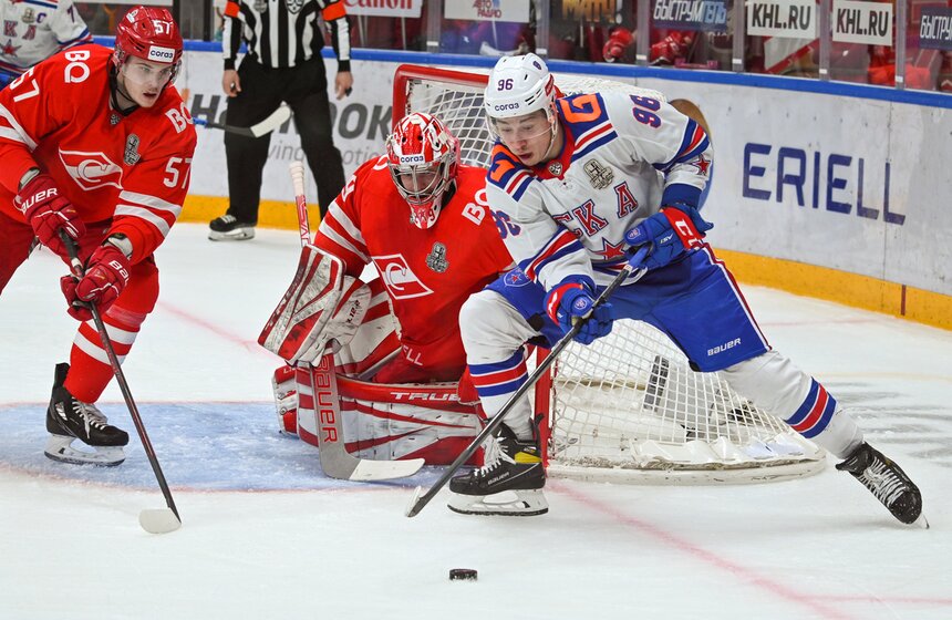 СКА вышел вперед в серии второго раунда плей-офф КХЛ со "Спартаком" 24 фото
