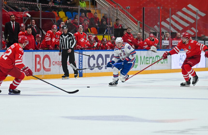СКА вышел вперед в серии второго раунда плей-офф КХЛ со "Спартаком" 14 фото
