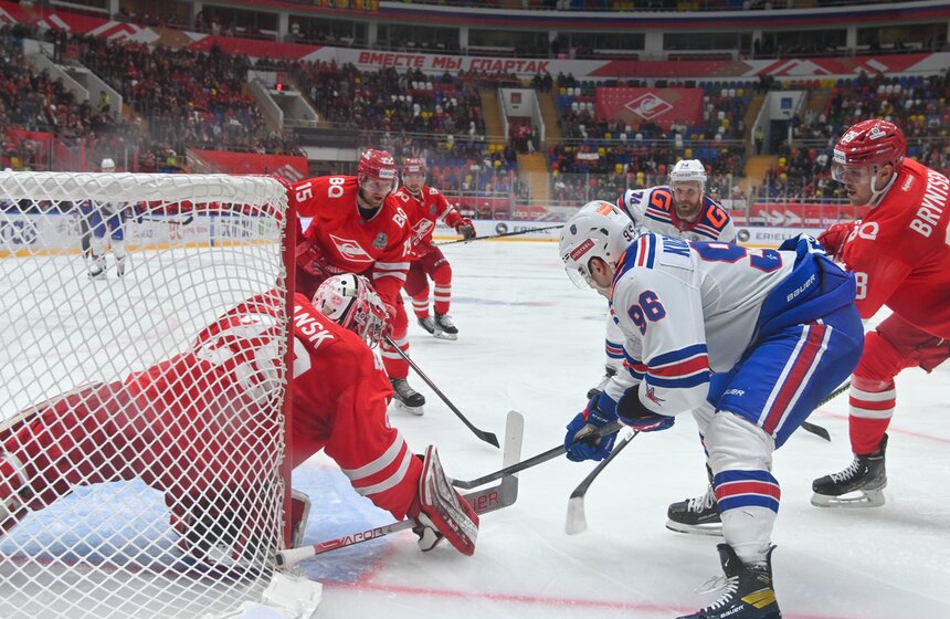 СКА вышел вперед в серии второго раунда плей-офф КХЛ со "Спартаком" 8 фото