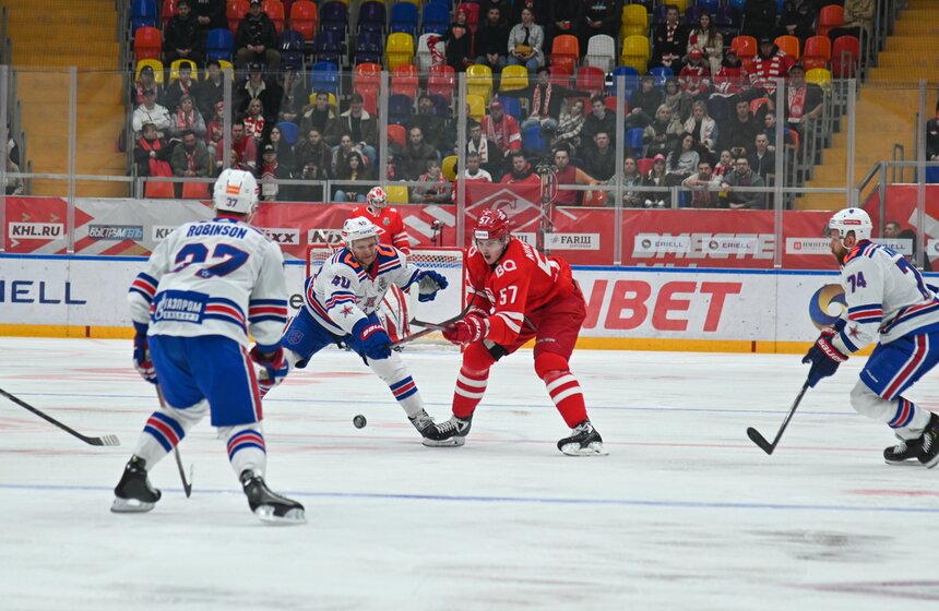 СКА вышел вперед в серии второго раунда плей-офф КХЛ со "Спартаком" 12 фото