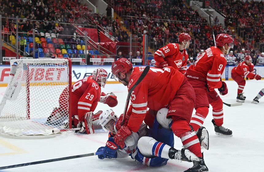 СКА вышел вперед в серии второго раунда плей-офф КХЛ со "Спартаком" 13 фото