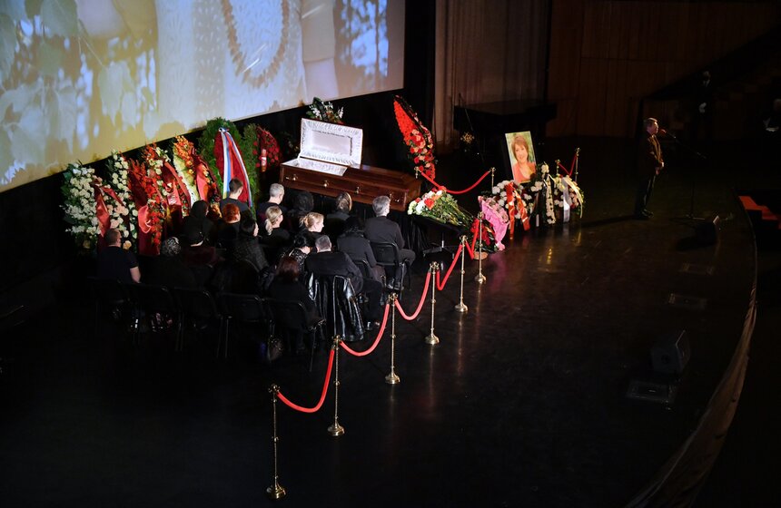 В Москве простились с артисткой Зинаидой Кириенко 14 фото