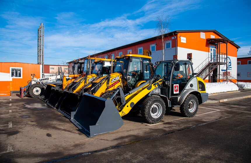 Собянин поздравил коллектив ГБУ "Автомобильные дороги" с 90-летием предприятия 4 фото