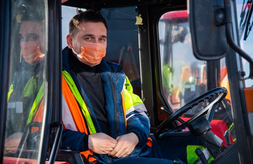 Собянин поздравил коллектив ГБУ "Автомобильные дороги" с 90-летием предприятия 17 фото