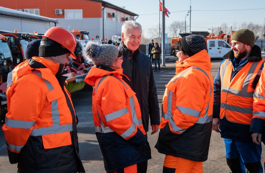 Собянин поздравил коллектив ГБУ "Автомобильные дороги" с 90-летием предприятия 18 фото