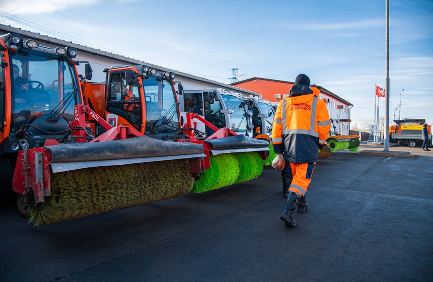 Собянин поздравил коллектив ГБУ "Автомобильные дороги" с 90-летием предприятия 1 фото