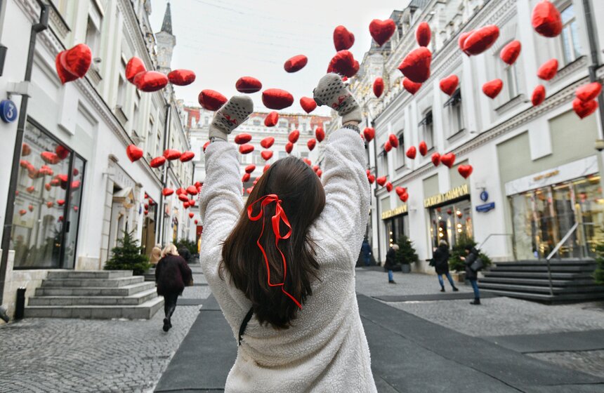 Третьяковский проезд украсили ко Дню святого Валентина  3 фото