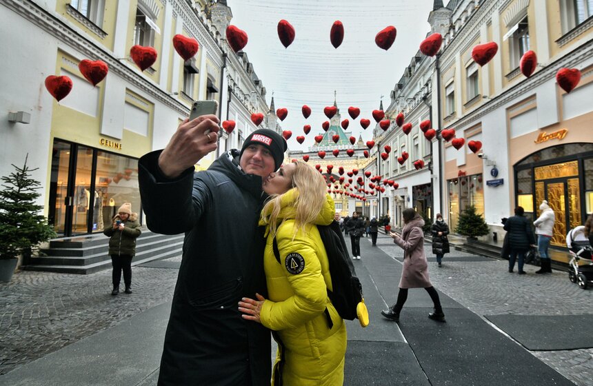 Третьяковский проезд украсили ко Дню святого Валентина  6 фото