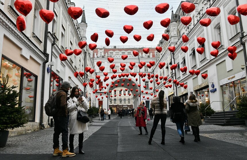Третьяковский проезд украсили ко Дню святого Валентина  1 фото