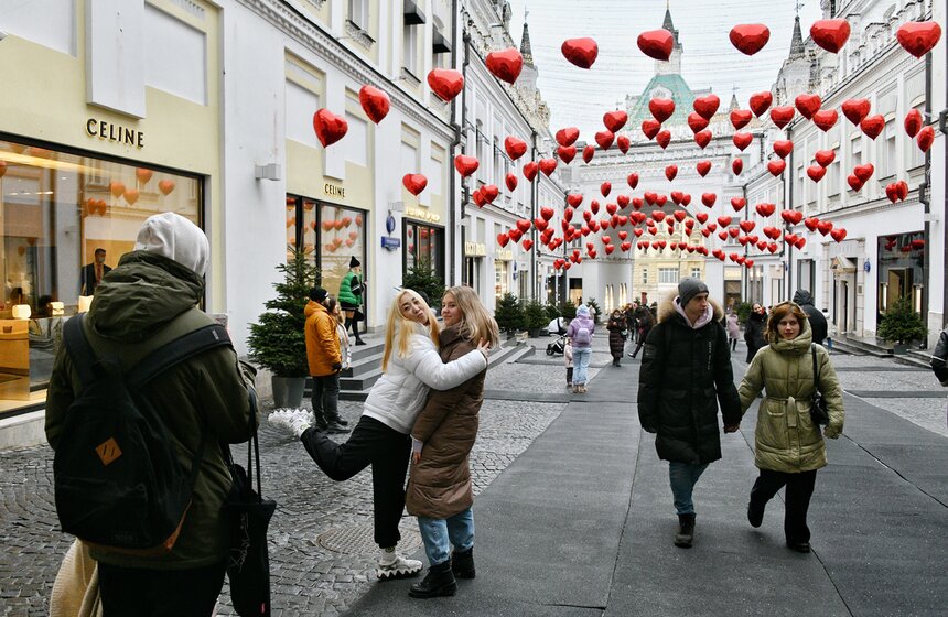 Третьяковский проезд украсили ко Дню святого Валентина  7 фото