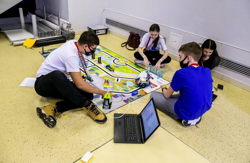 Региональный отборочный чемпионат по робототехнике состоялся в Москве 6 фото