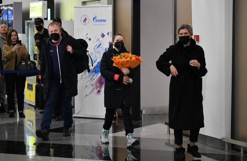 Фигуристка Валиева и другие спортсмены вернулись в Москву после выступления на ОИ 15 фото