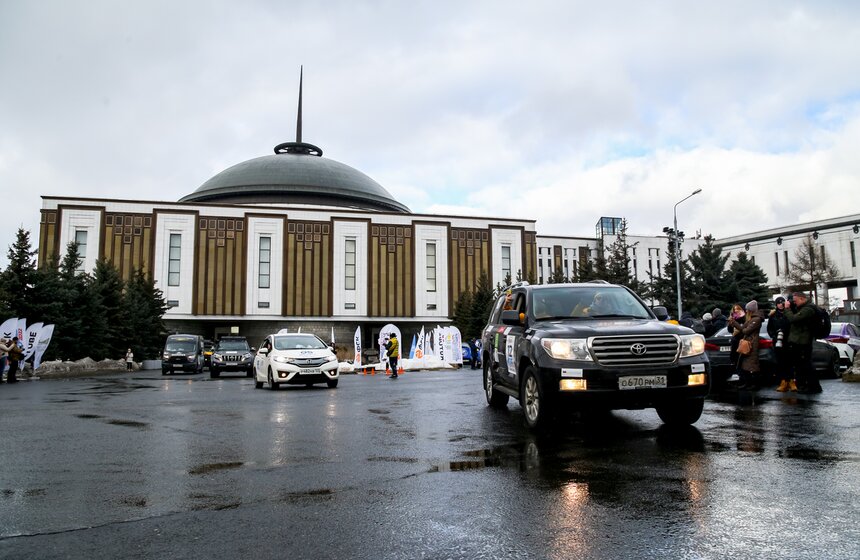 В Музее Победы стартовал автопробег гранд-тур "Байкальская миля 2022" 15 фото