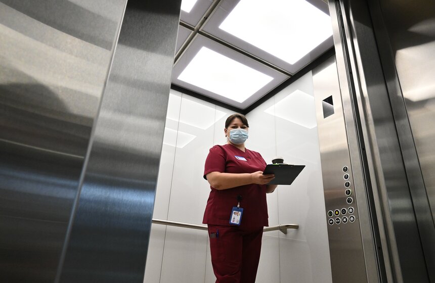 Собаку-робота запустили на месте возведения медцентра в Сколкове 10 фото