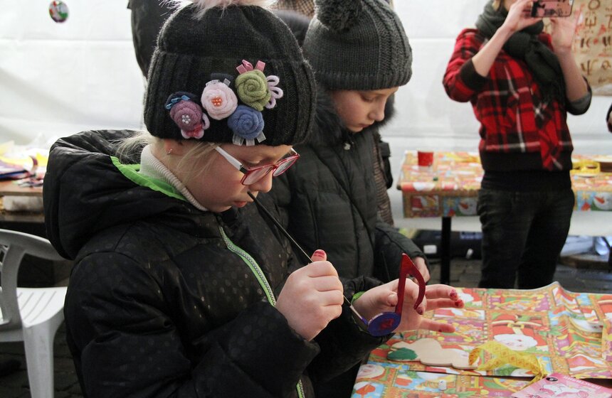 В Москве прошел праздник "Удивительные елки-удивительным детям" 4 фото