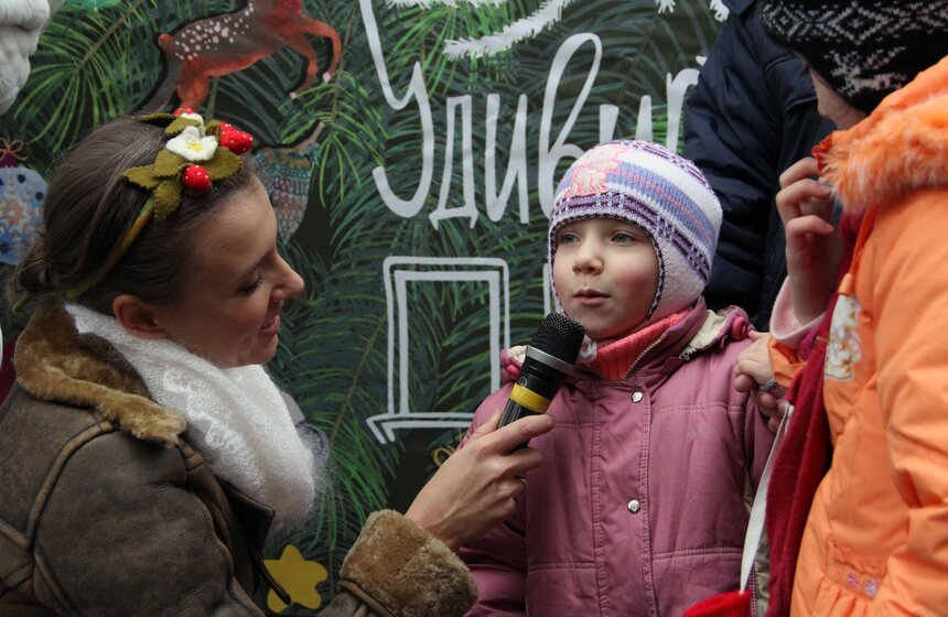 В Москве прошел праздник "Удивительные елки-удивительным детям" 9 фото