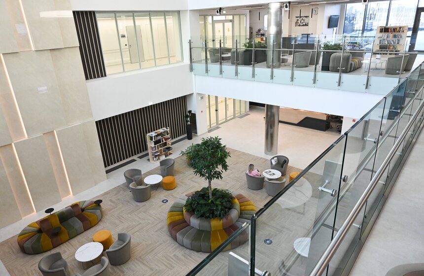 Собаку-робота запустили на месте возведения медцентра в Сколкове 4 фото