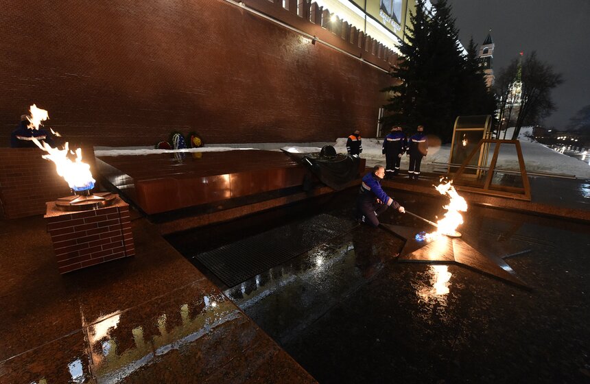 Профилактику Вечного огня провели в Москве в преддверии 23 февраля  11 фото