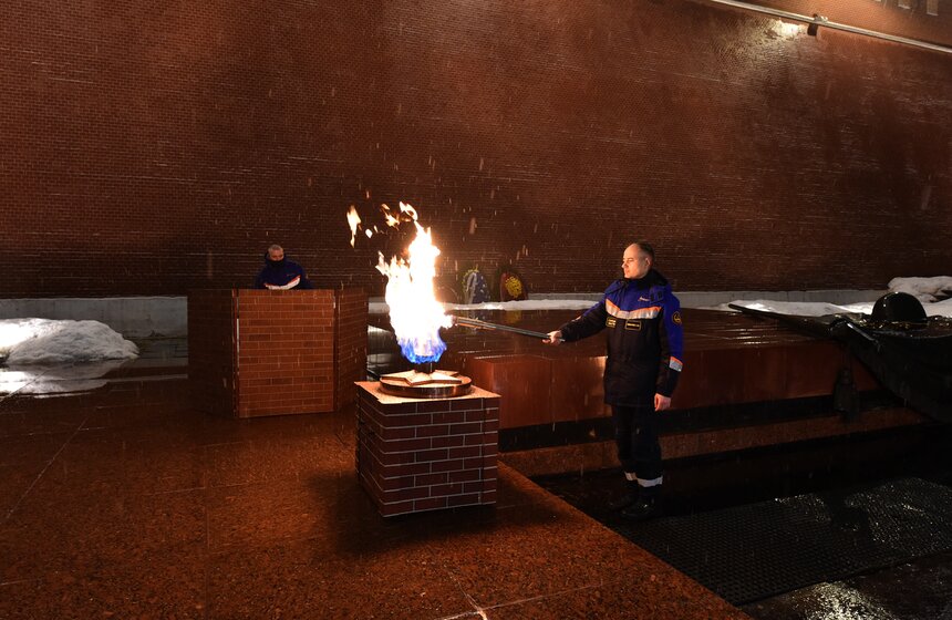 Профилактику Вечного огня провели в Москве в преддверии 23 февраля  2 фото