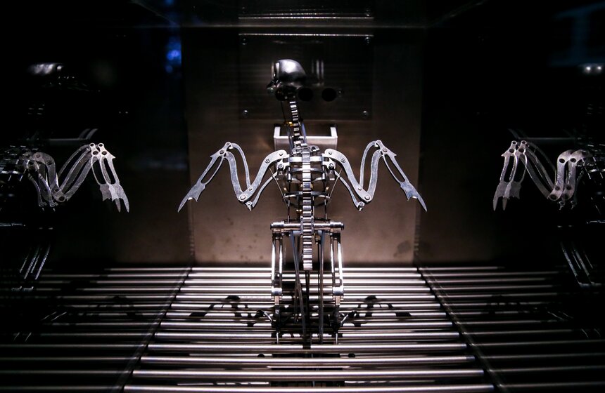 В Москве открылась выставка Мэта Коллишоу "Зона машин" 9 фото