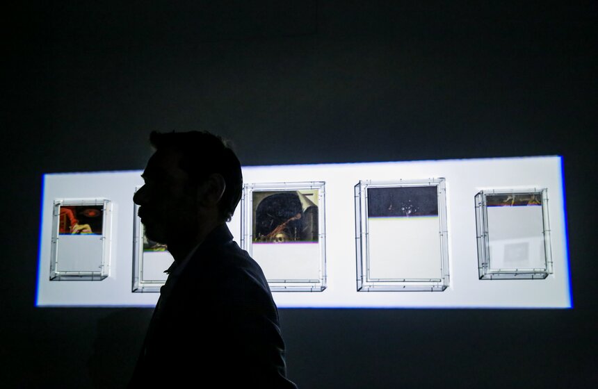 В Москве открылась выставка Мэта Коллишоу "Зона машин" 13 фото