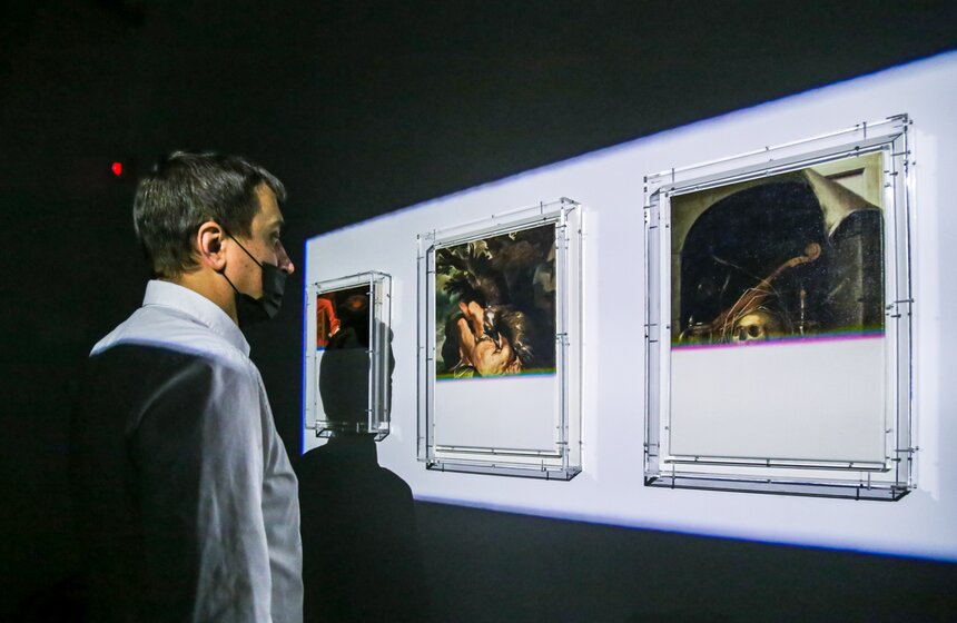 В Москве открылась выставка Мэта Коллишоу "Зона машин" 21 фото