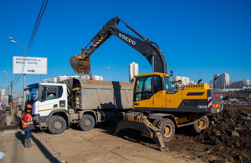 Собянин осмотрел ход реконструкции развязки МКАД и Липецкой улицы 6 фото
