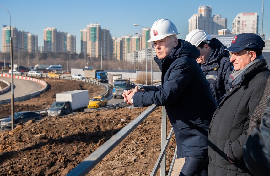 Собянин осмотрел ход реконструкции развязки МКАД и Липецкой улицы 5 фото